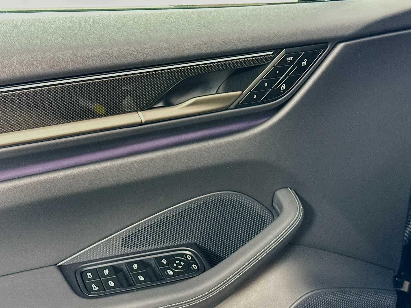 2025 Porsche Macan Macan Turbo Electric