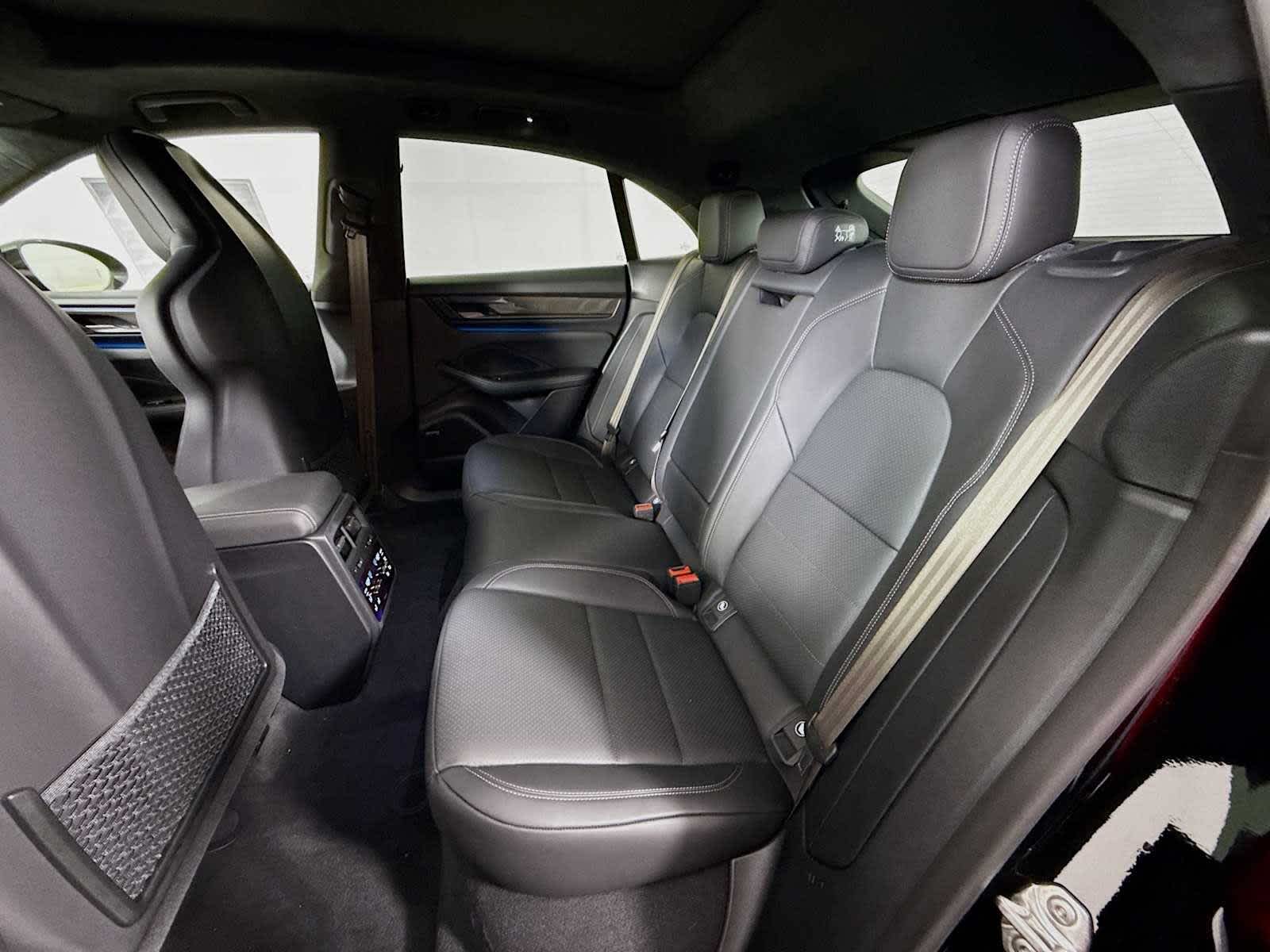2025 Porsche Macan Macan Turbo Electric