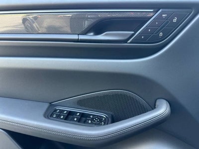 2025 Porsche Macan Electric Turbo
