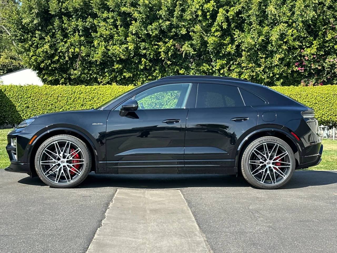 2025 Porsche Macan Electric Turbo