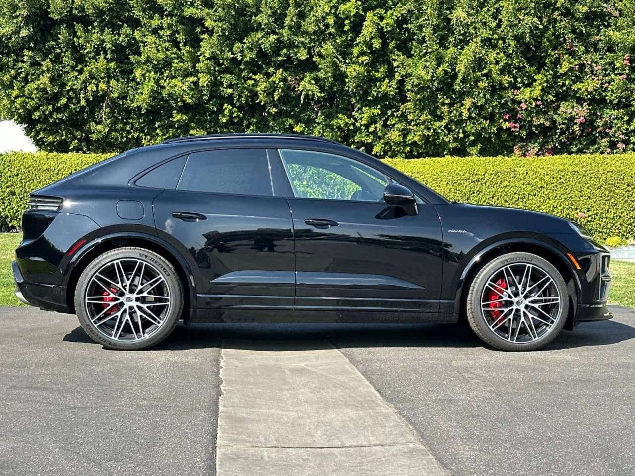 2025 Porsche Macan Electric Turbo