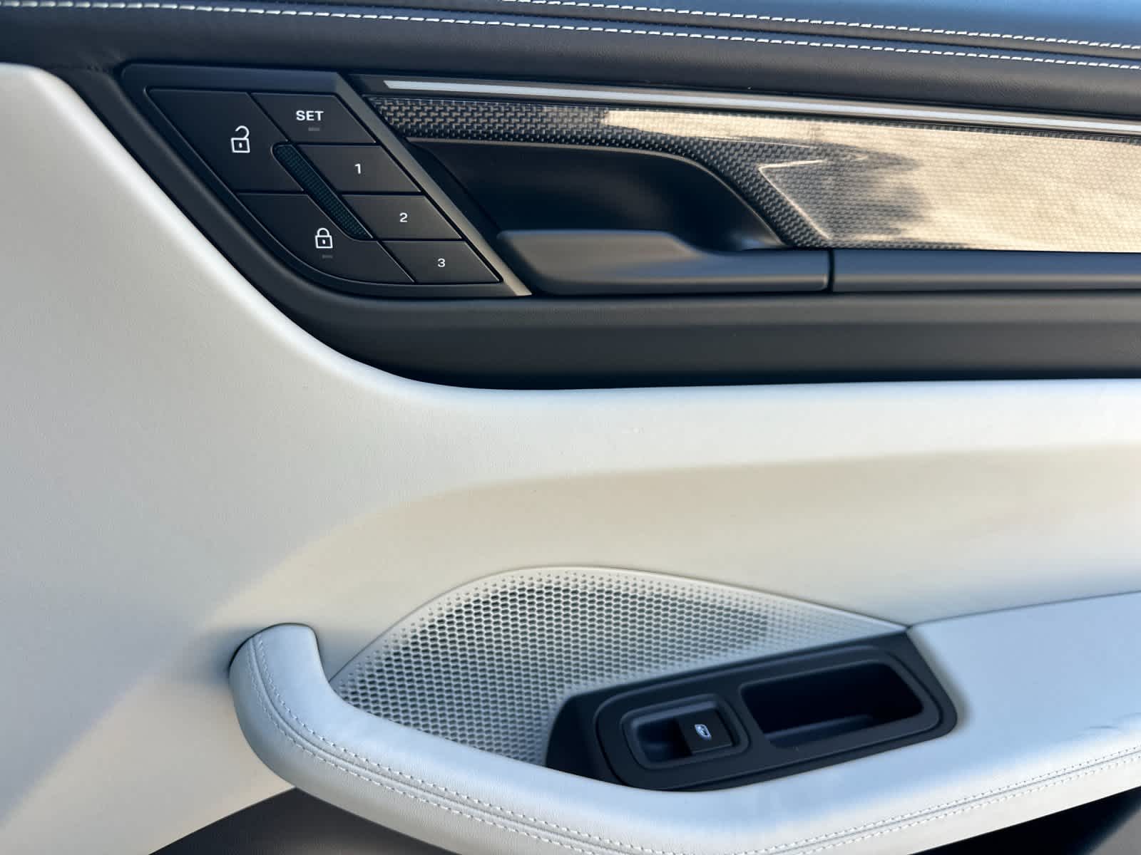 2026 Porsche Macan Macan Turbo Electric