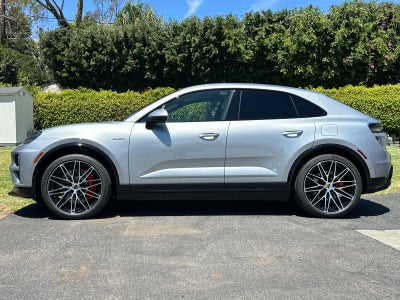 2026 Porsche Macan Macan Turbo Electric