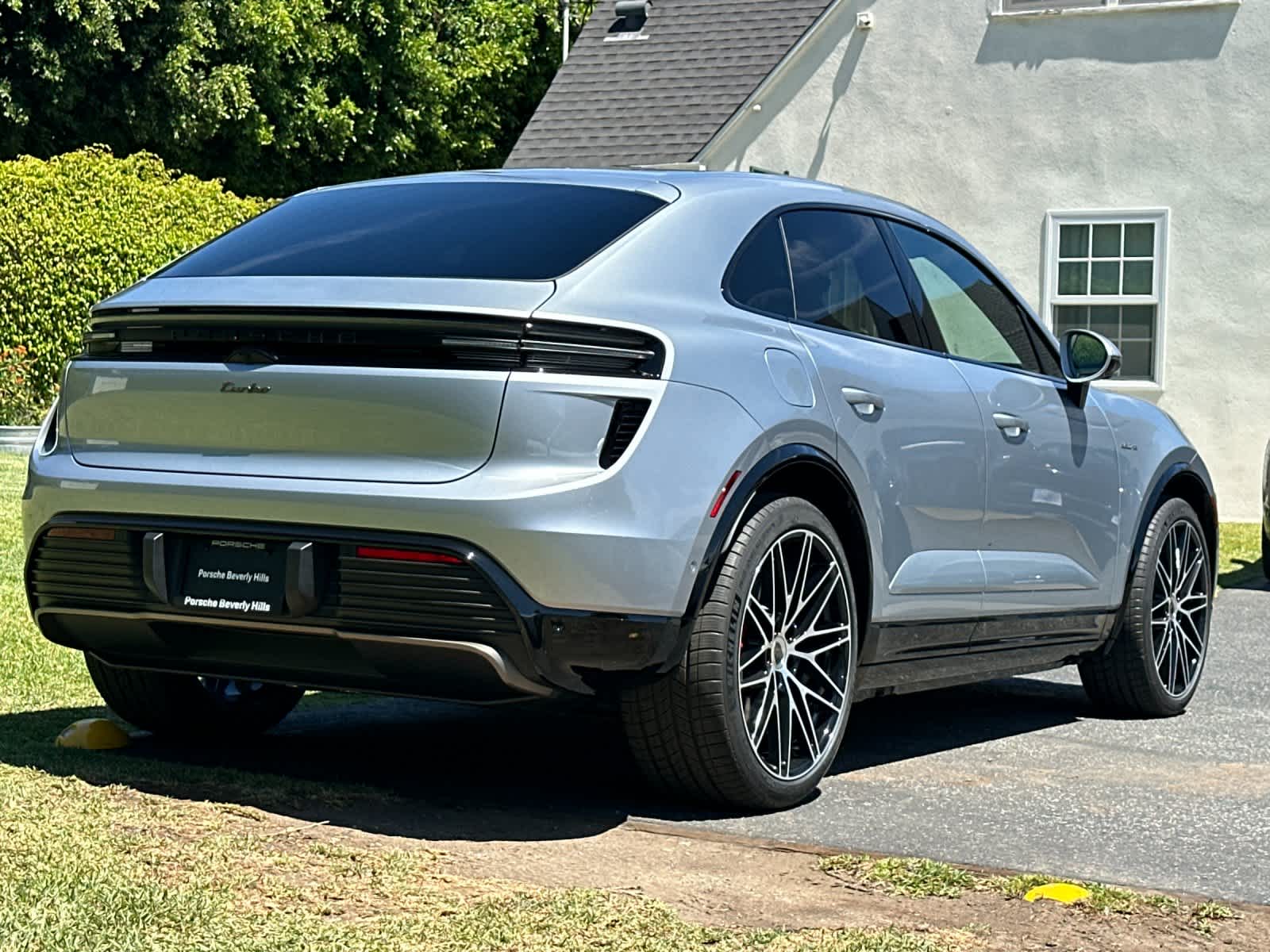 2026 Porsche Macan Macan Turbo Electric