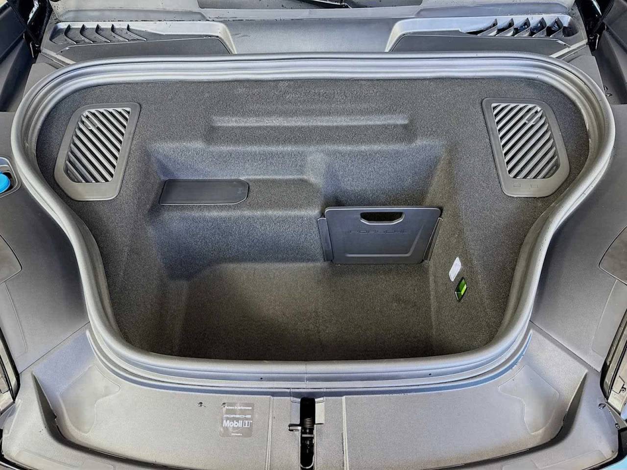 2025 Porsche Macan Electric Turbo