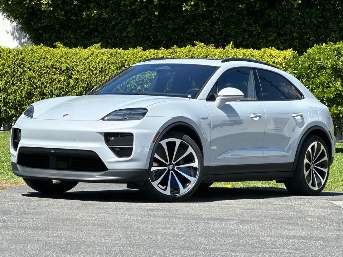 2026 Porsche Macan Electric — photo 1 of 34