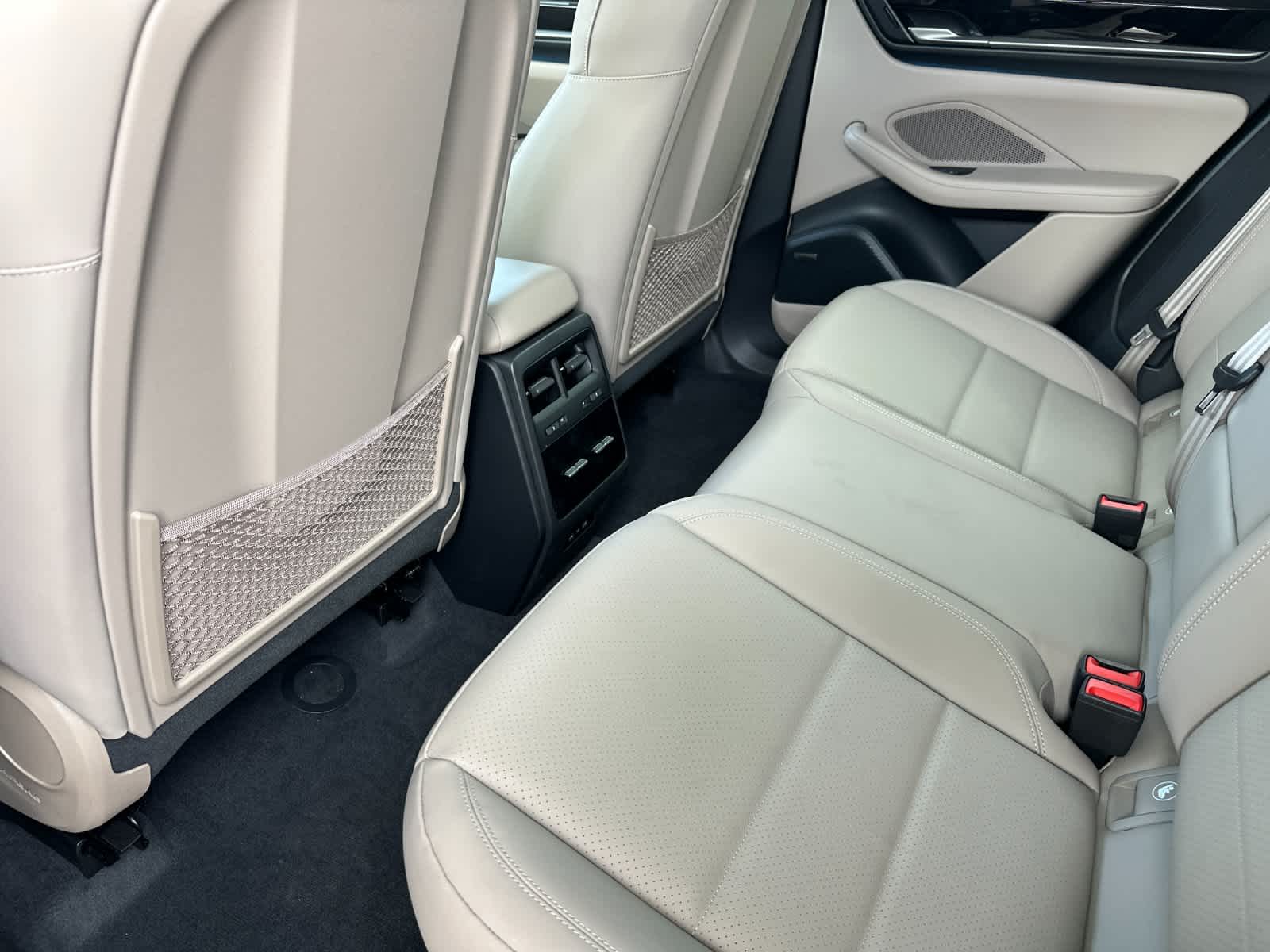 2026 Porsche Macan Macan Electric