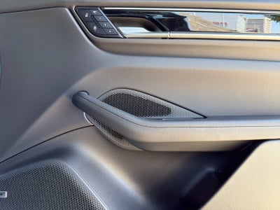 2026 Porsche Macan Macan Electric