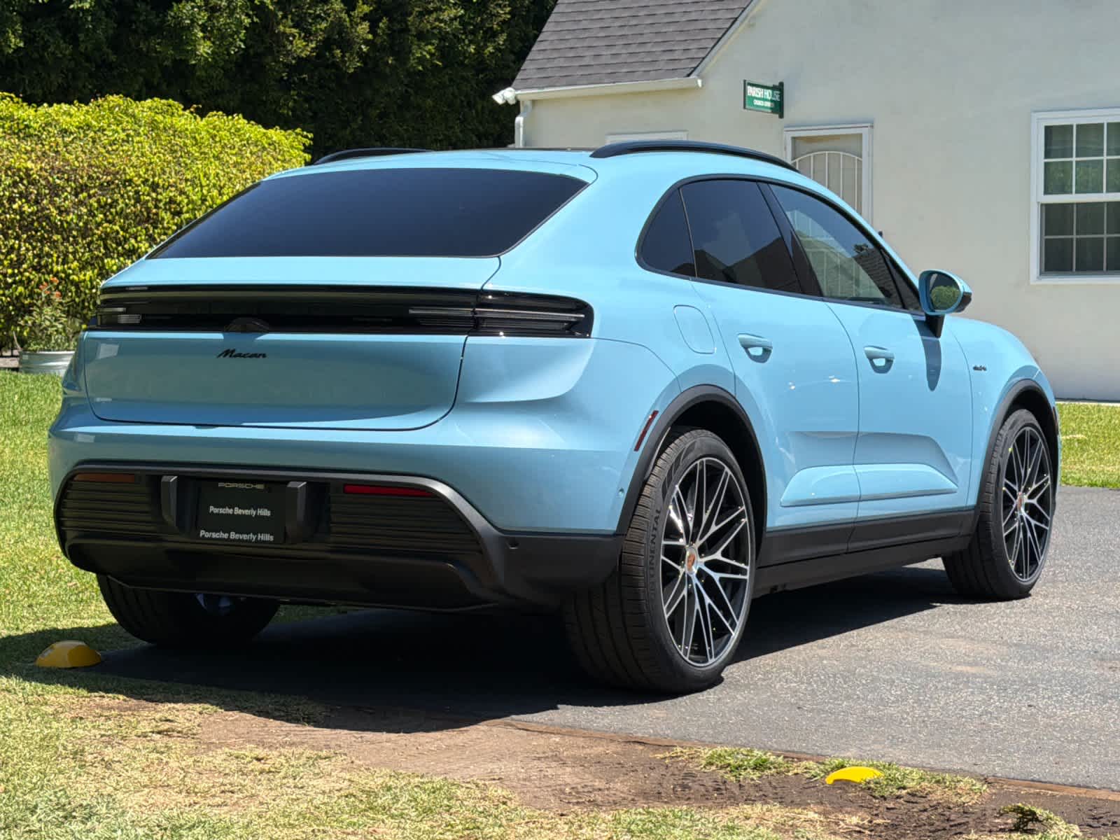 2026 Porsche Macan Macan Electric