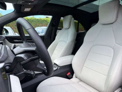 2026 Porsche Macan Macan Electric