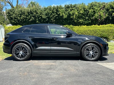 2025 Porsche Macan Macan Electric
