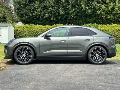 2026 Porsche Macan Macan Electric