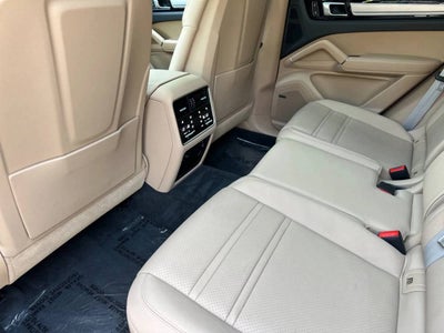 2023 Porsche Cayenne E-Hybrid Platinum Edition