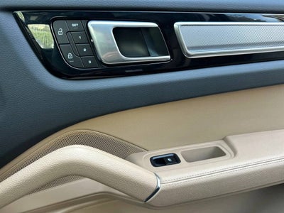 2023 Porsche Cayenne E-Hybrid Platinum Edition