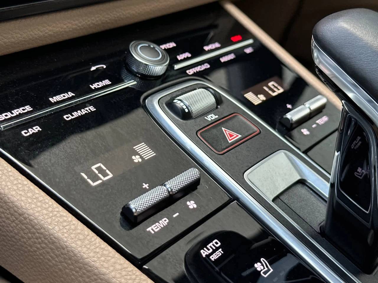 2023 Porsche Cayenne E-Hybrid Platinum Edition