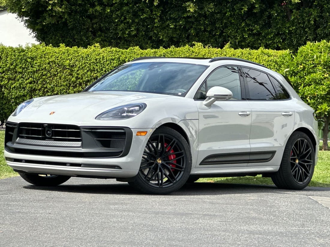2026 Porsche Macan GTS — photo 1 of 33