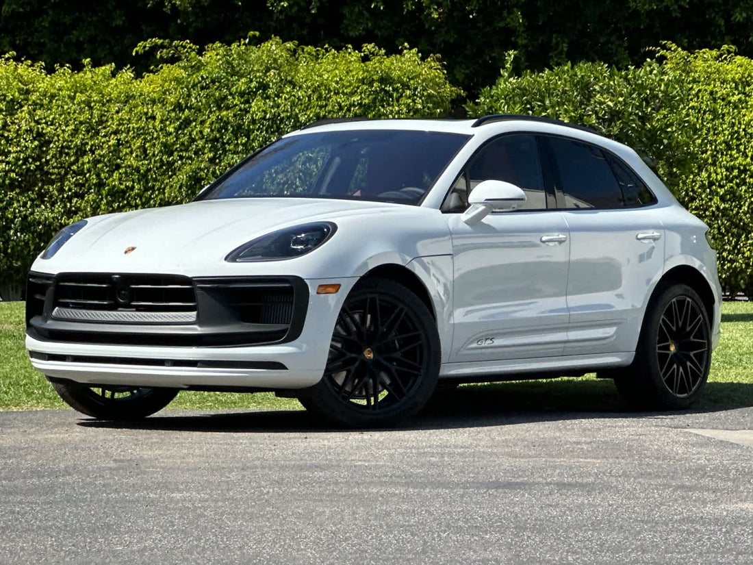 2026 Porsche Macan GTS — photo 1 of 33