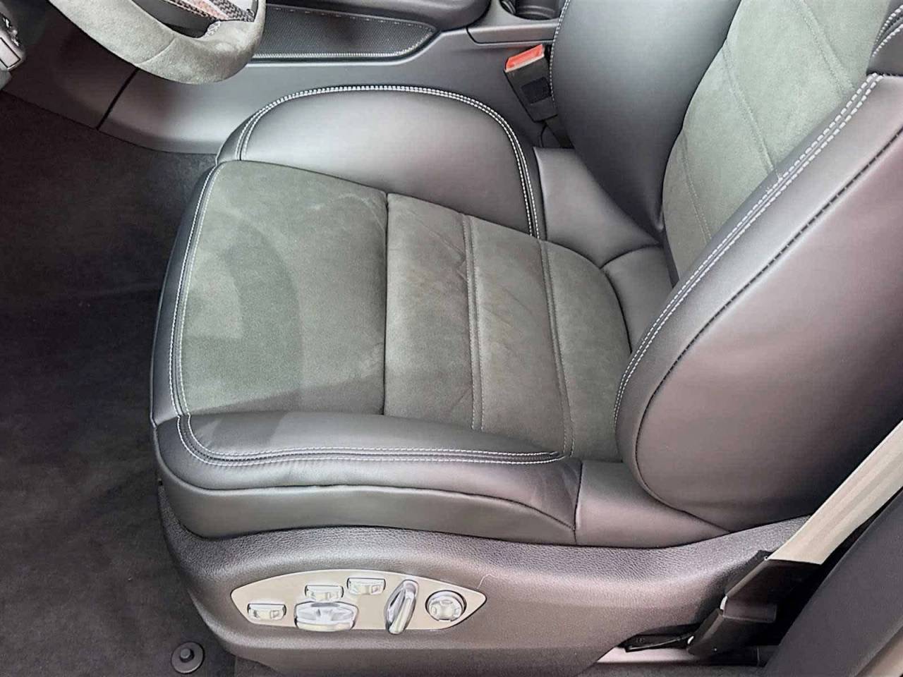 2025 Porsche Macan GTS