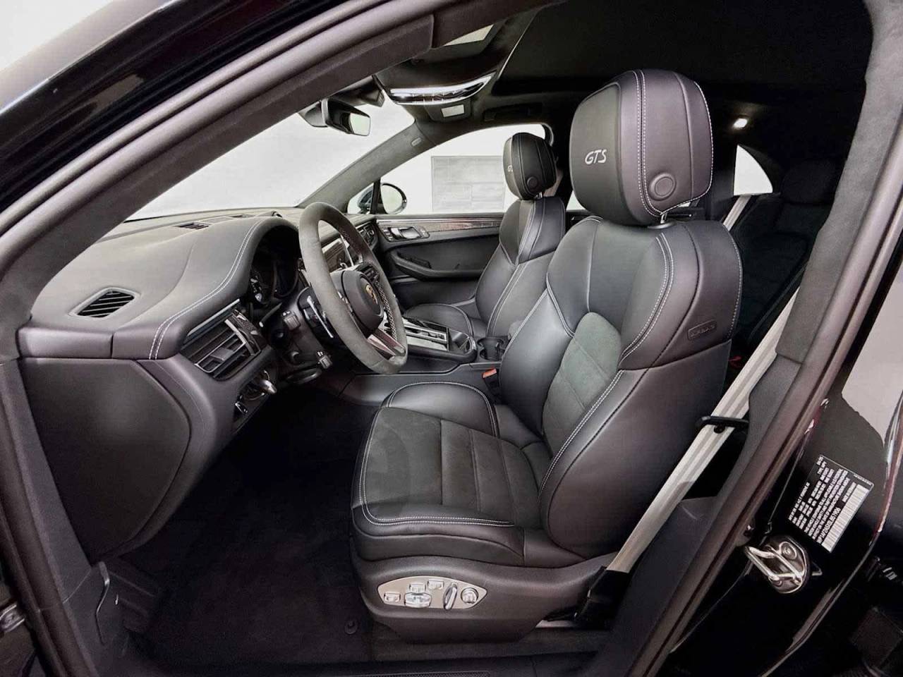 2025 Porsche Macan GTS