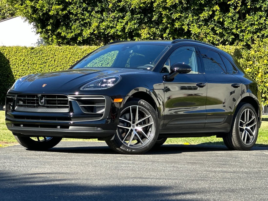2026 Porsche Macan S — photo 1 of 33