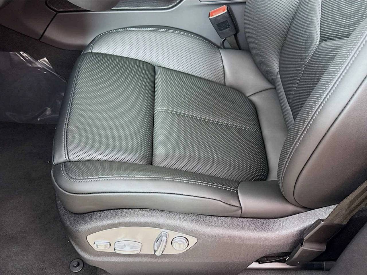 2025 Porsche Macan S