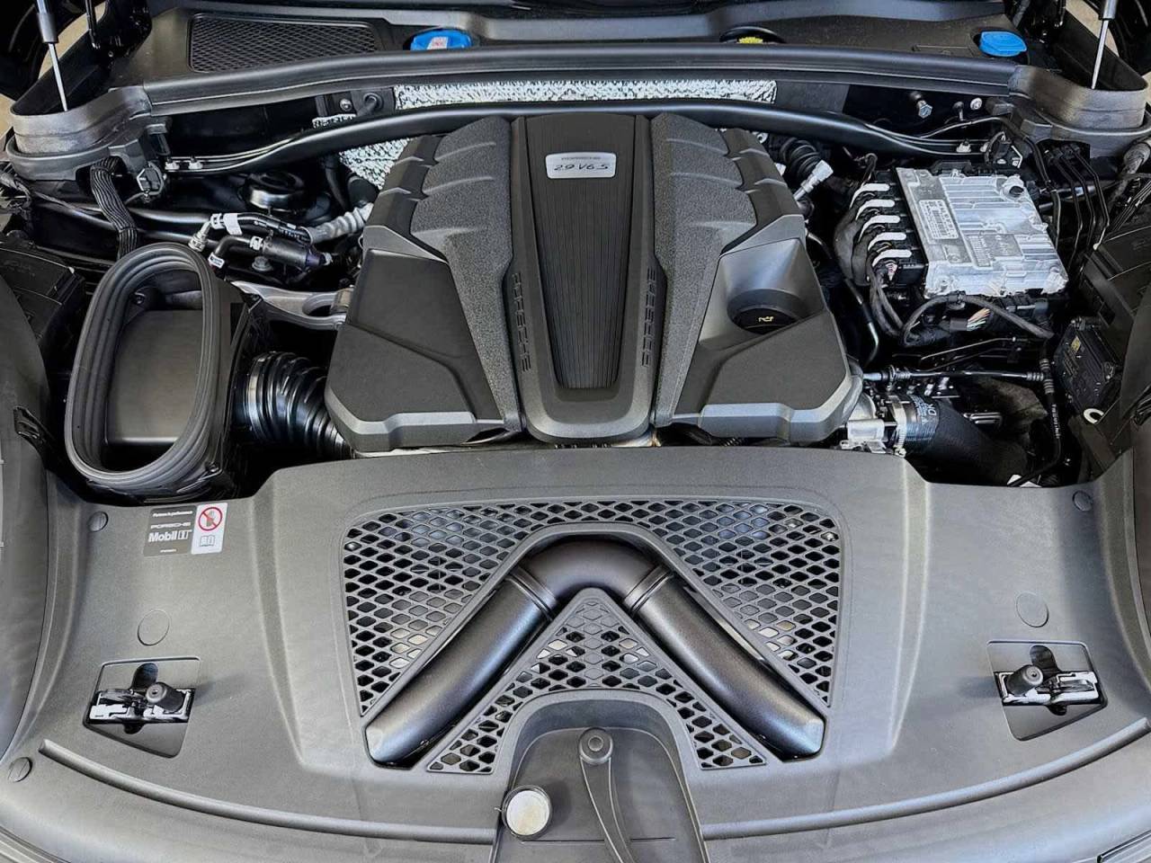 2025 Porsche Macan S