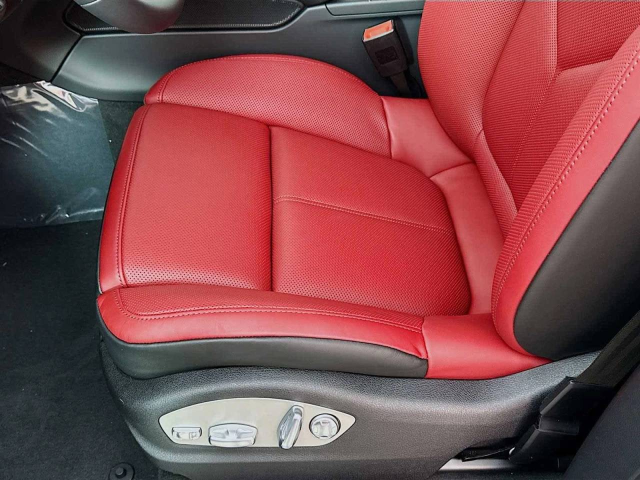 2025 Porsche Macan S