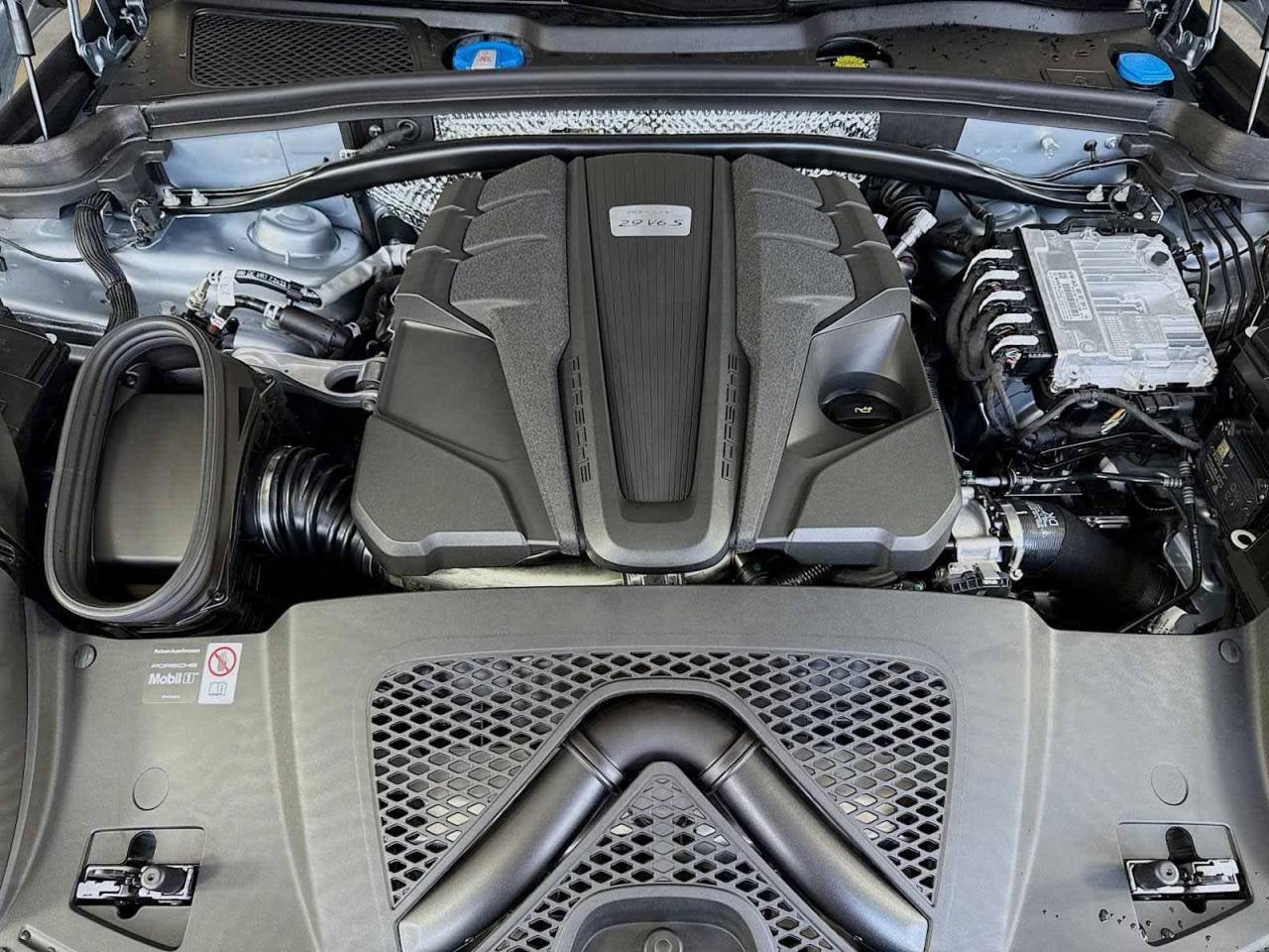 2025 Porsche Macan S