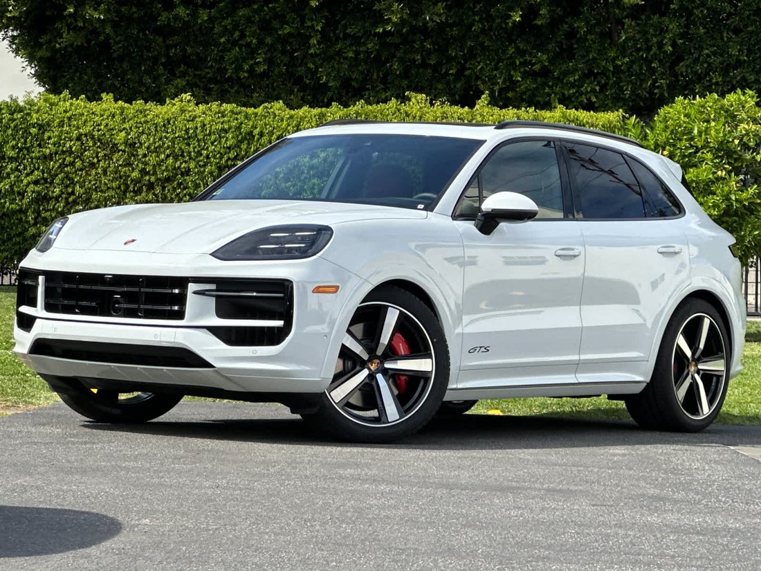 2026 Porsche Cayenne GTS — photo 1 of 34