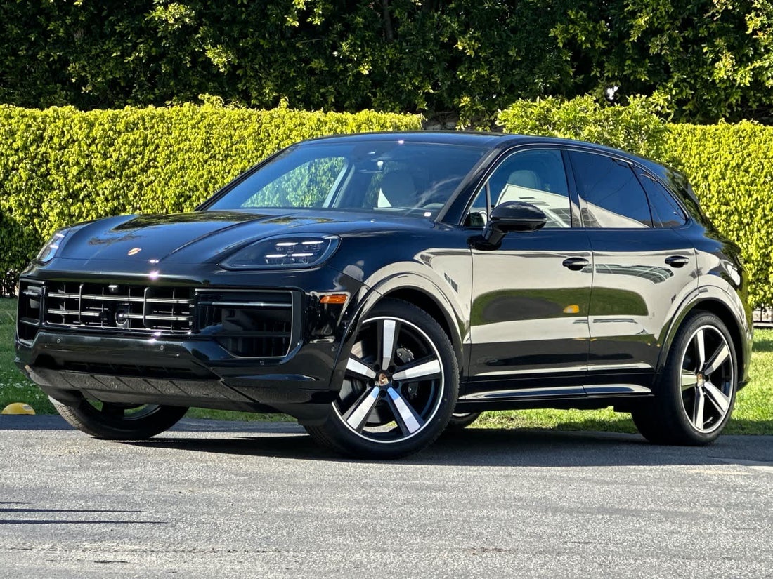 2026 Porsche Cayenne GTS — photo 1 of 34