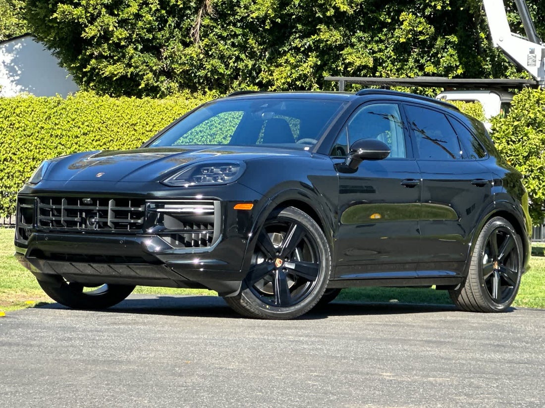 2026 Porsche Cayenne GTS — photo 1 of 34