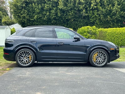 2022 Porsche Cayenne Turbo S E-Hybrid
