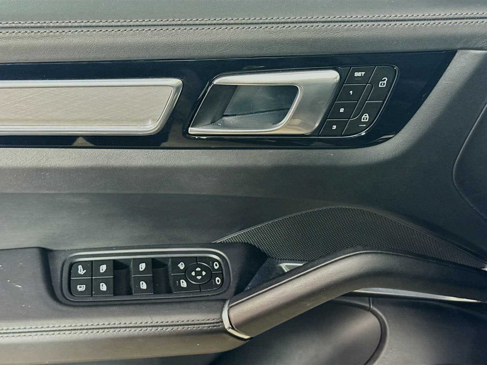 2023 Porsche Cayenne Turbo S E-Hybrid