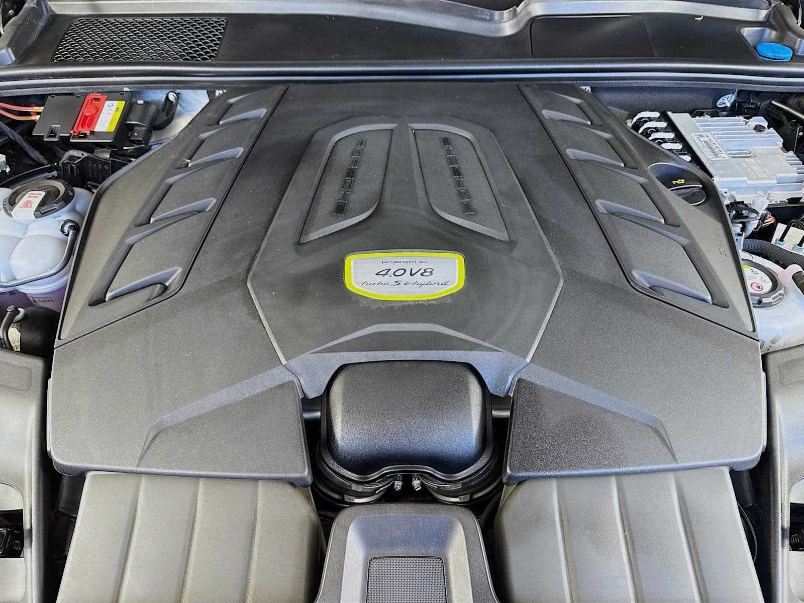 2023 Porsche Cayenne Turbo S E-Hybrid