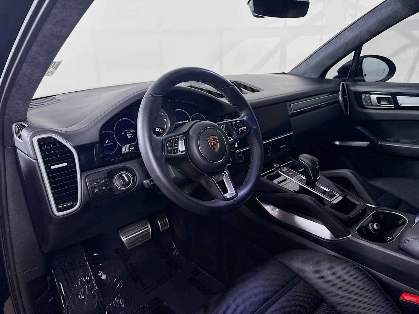 2023 Porsche Cayenne Turbo S E-Hybrid
