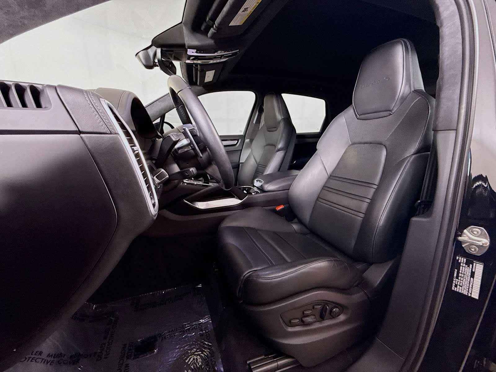 2023 Porsche Cayenne Turbo S E-Hybrid