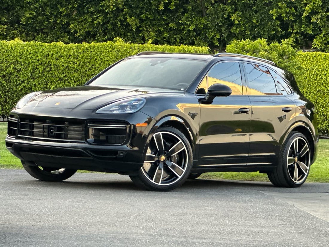 2023 Porsche Cayenne Turbo S E-Hybrid