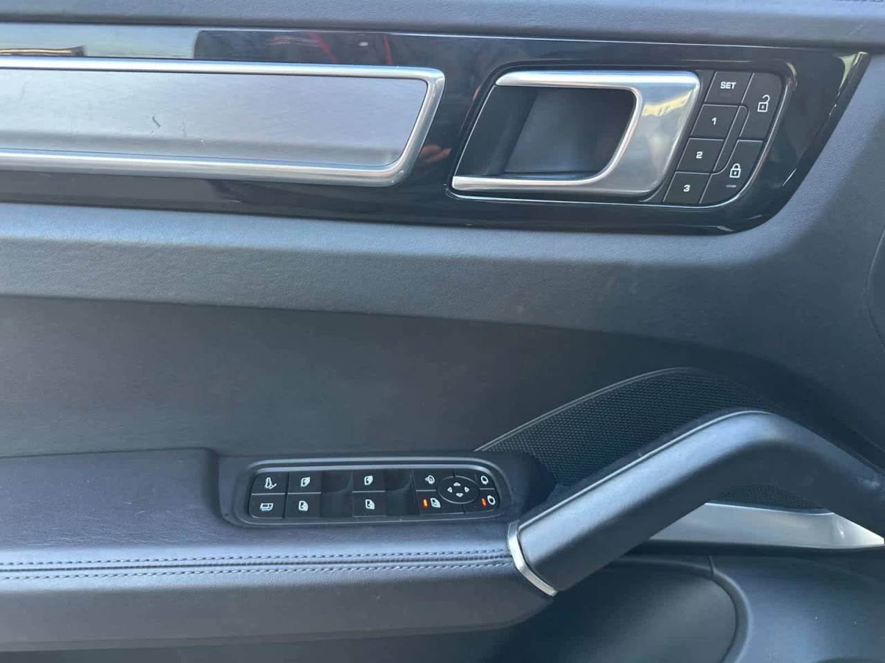 2023 Porsche Cayenne Turbo S E-Hybrid