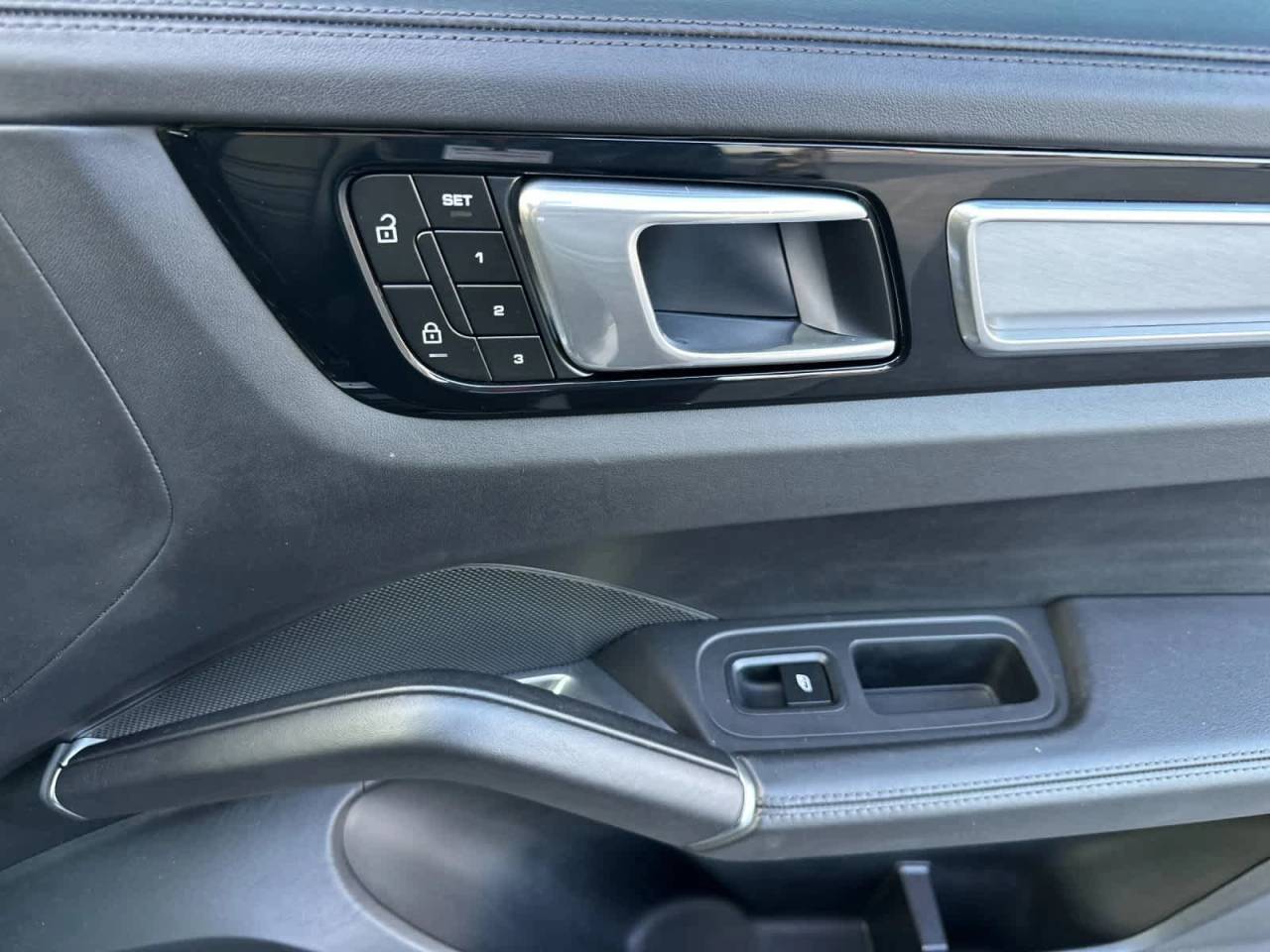 2023 Porsche Cayenne Turbo S E-Hybrid