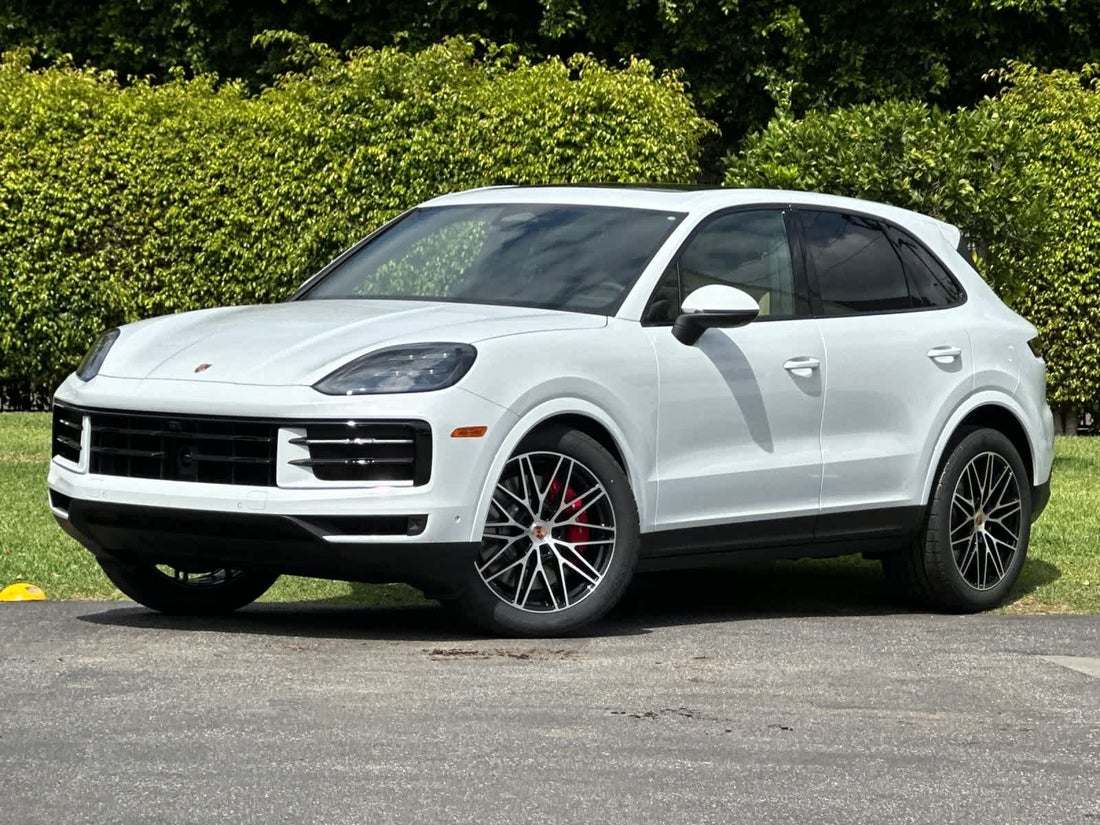2026 Porsche Cayenne S — photo 1 of 34