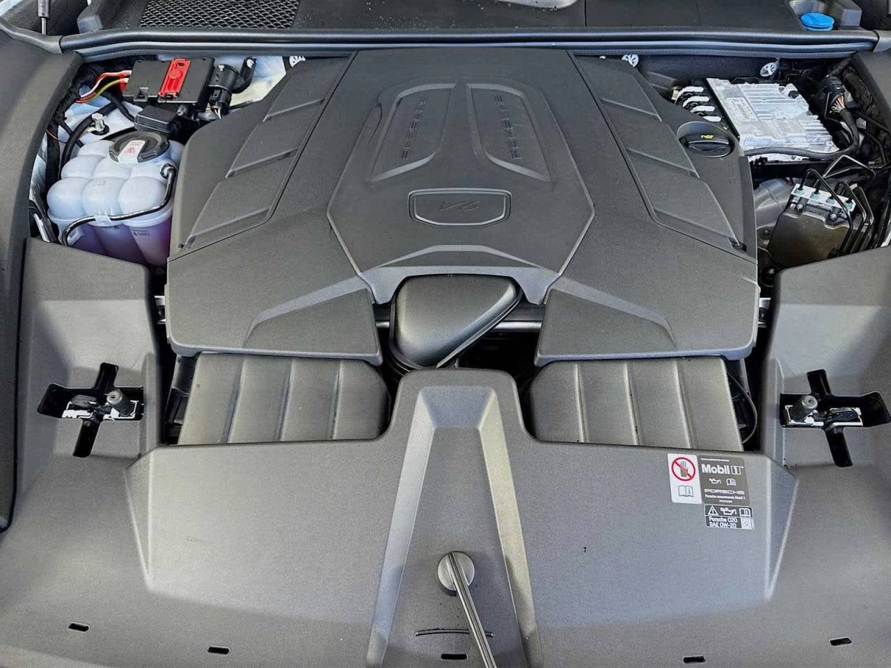 2025 Porsche Cayenne Coupe AWD