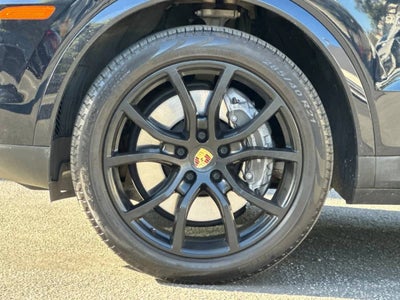2023 Porsche Cayenne Coupe Platinum Edition