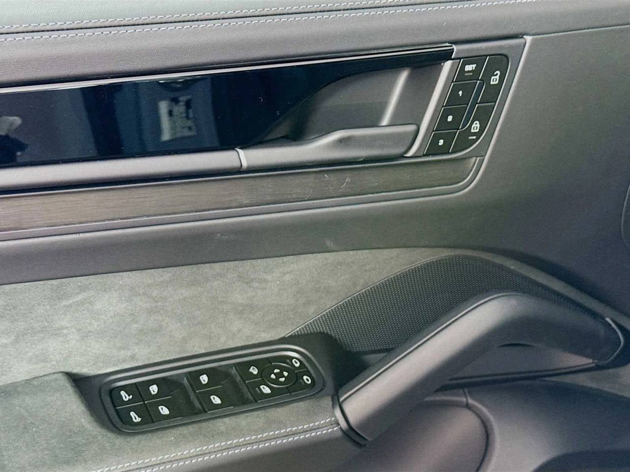 2025 Porsche Cayenne GTS Coupe