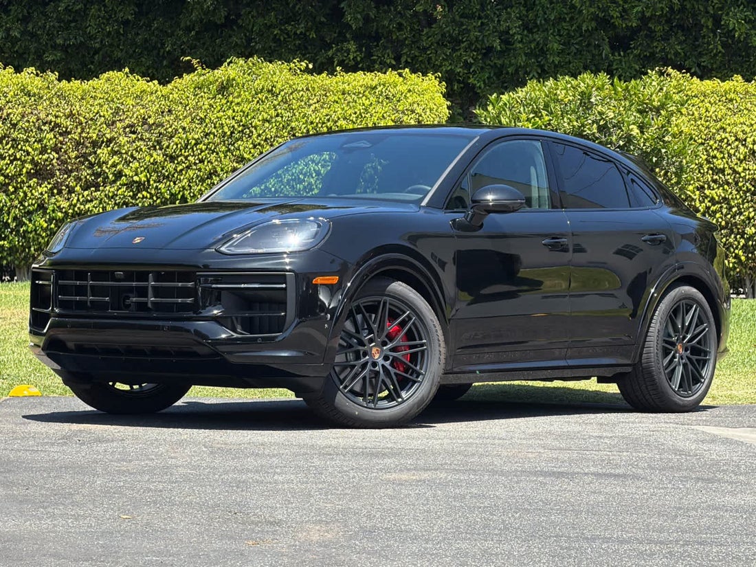 2026 Porsche Cayenne GTS Coupe — photo 1 of 34