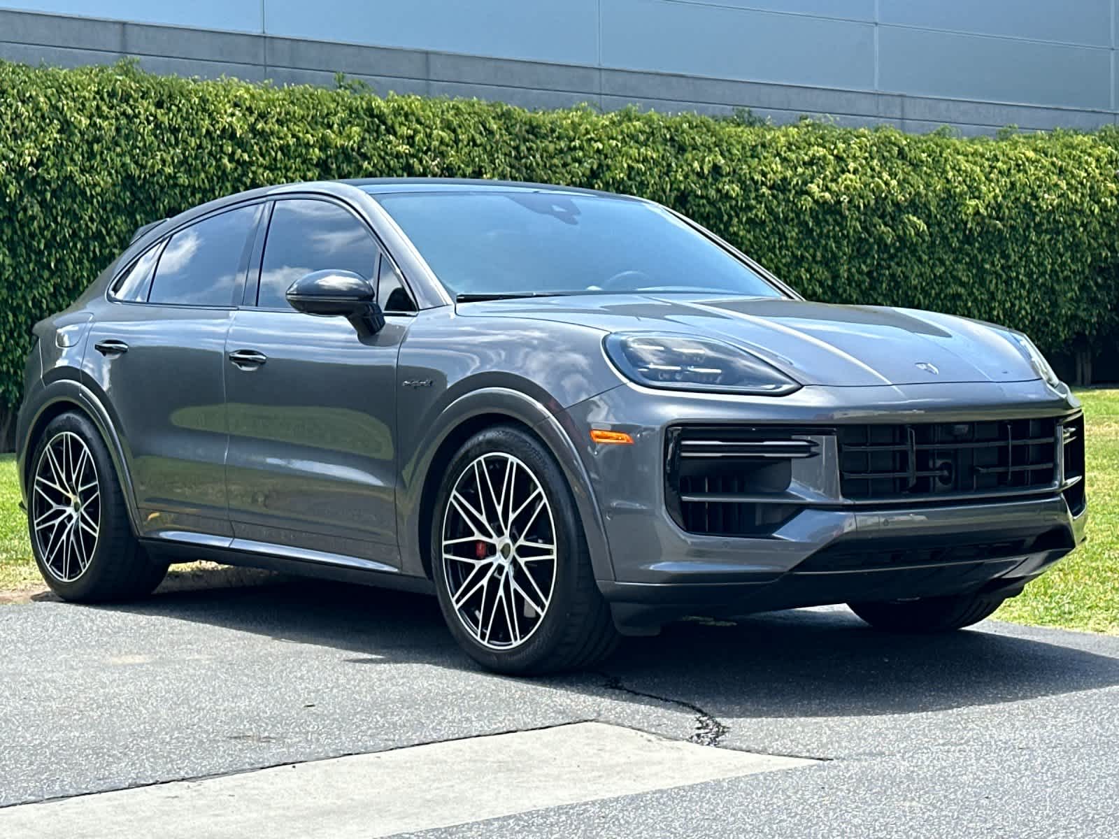 2025 Porsche Cayenne Turbo E-Hybrid Coupe