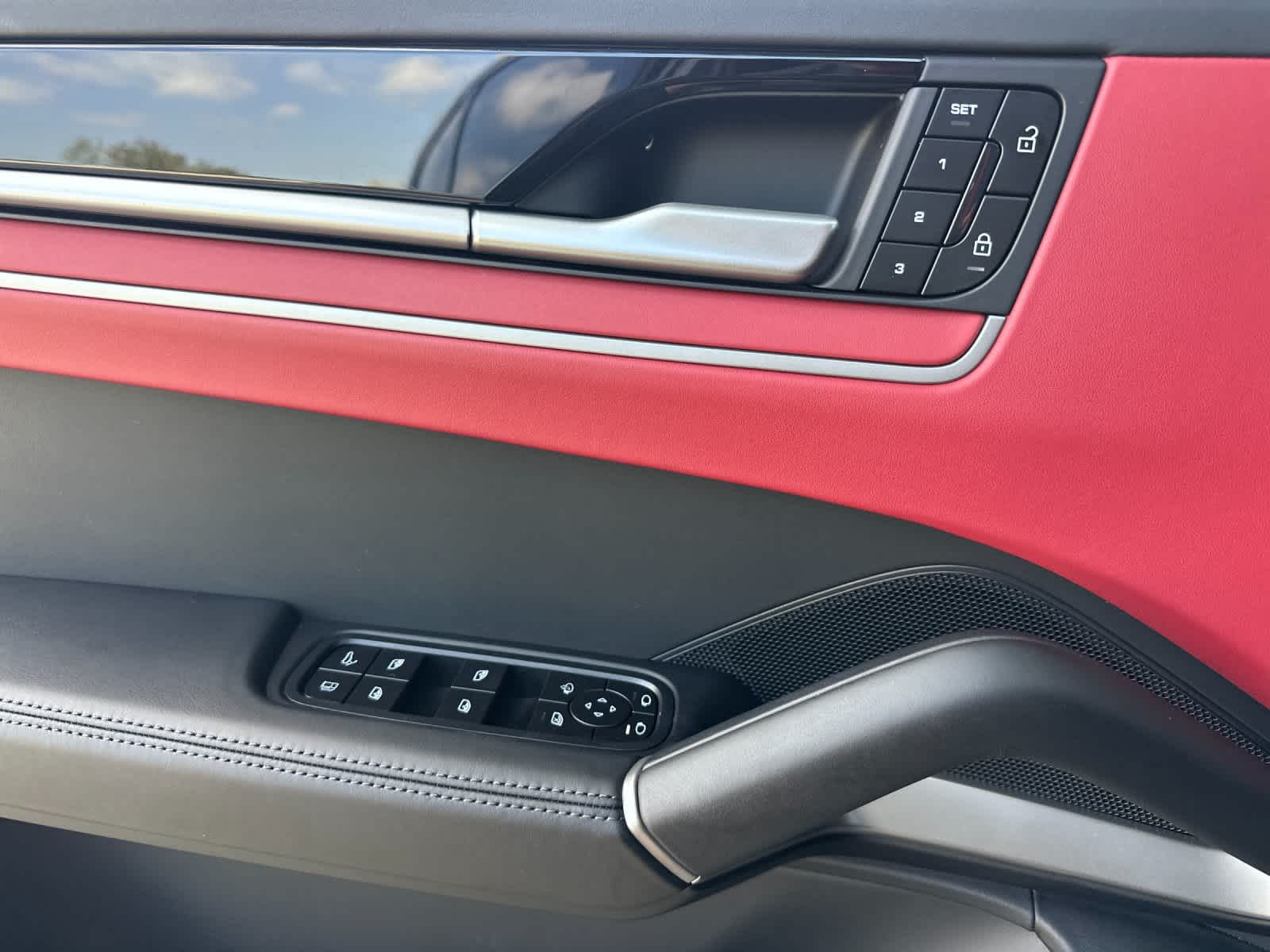 2025 Porsche Cayenne Turbo E-Hybrid Coupe