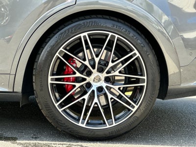 2025 Porsche Cayenne Turbo E-Hybrid Coupe