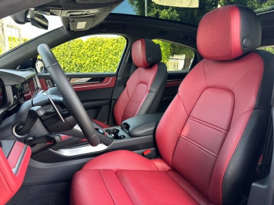 2025 Porsche Cayenne Turbo E-Hybrid Coupe