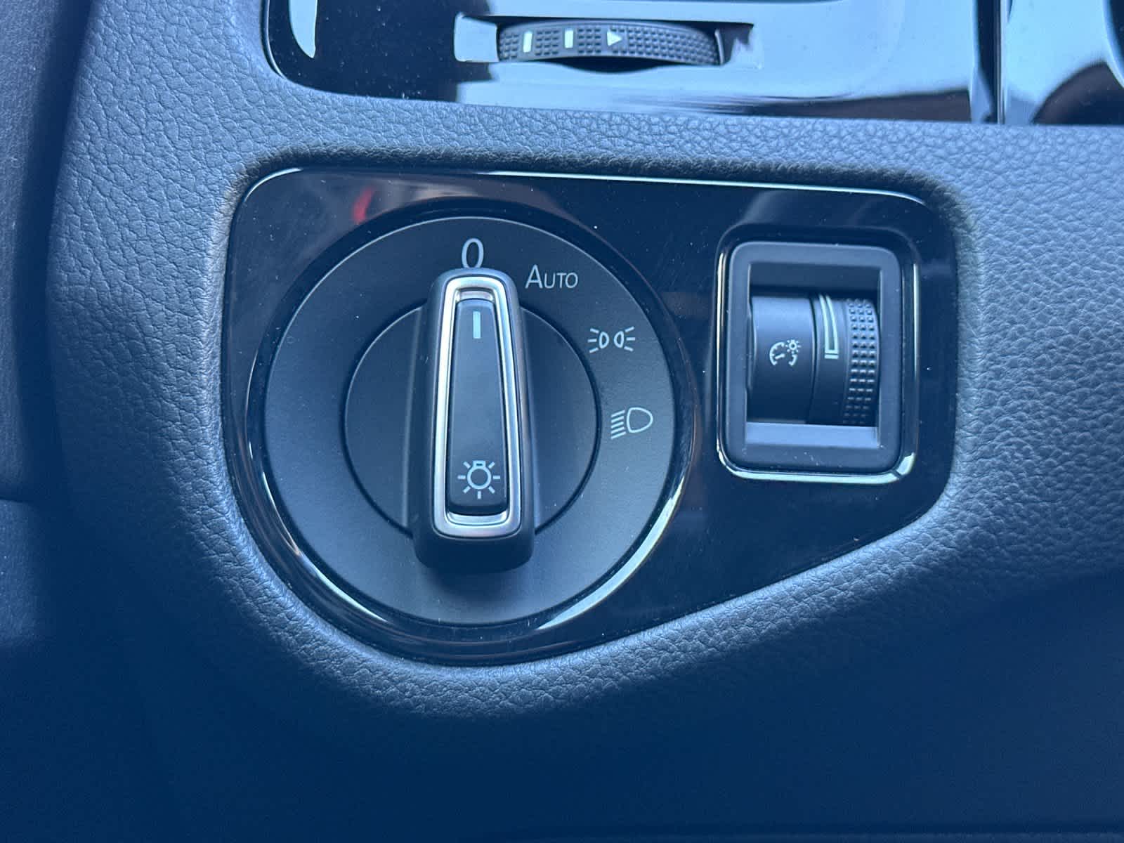 2019 Volkswagen Golf R 2.0T DSG w/DCC/Nav